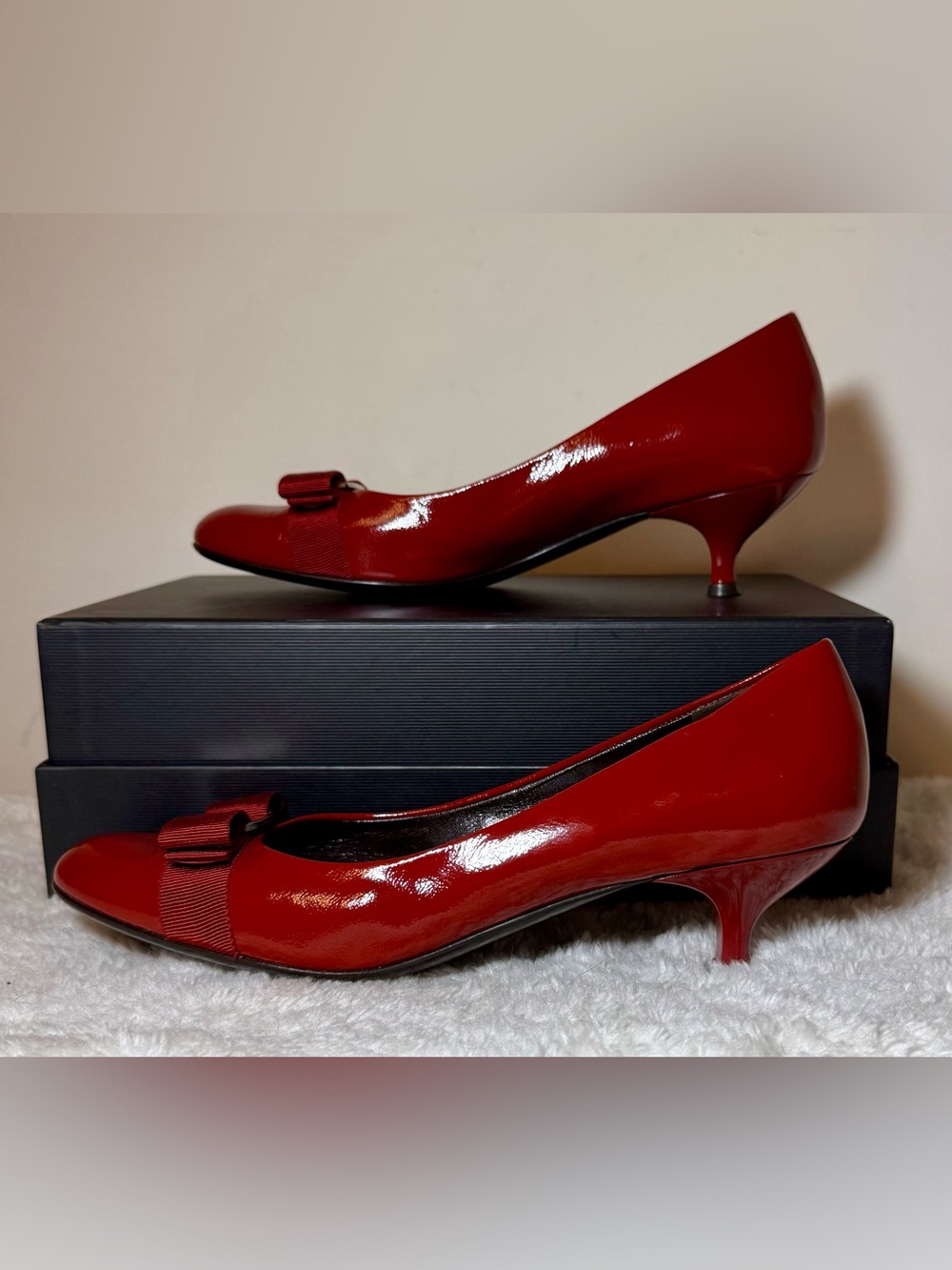 Salvatore Ferragamo Red Patent Vara Bow Mid Heel Pump Like New, Great Condition! - Picture 6 of 9